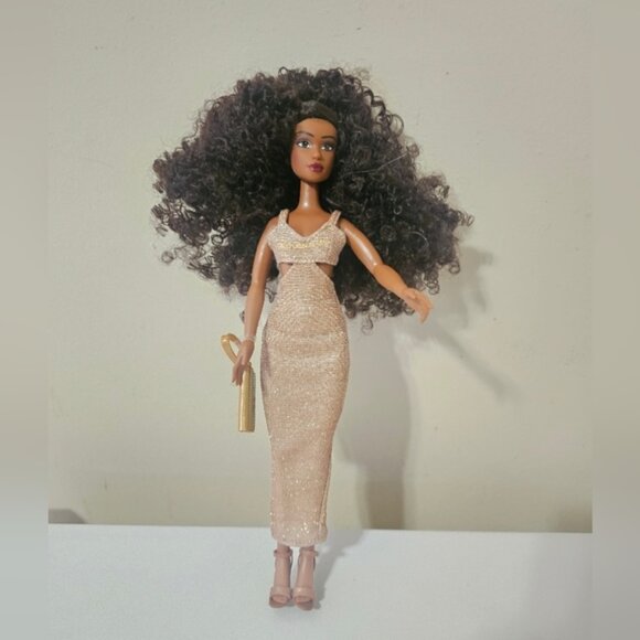 Barbie Other - NaturalistasNaturalistas 11-inch Dayna Fashion Doll